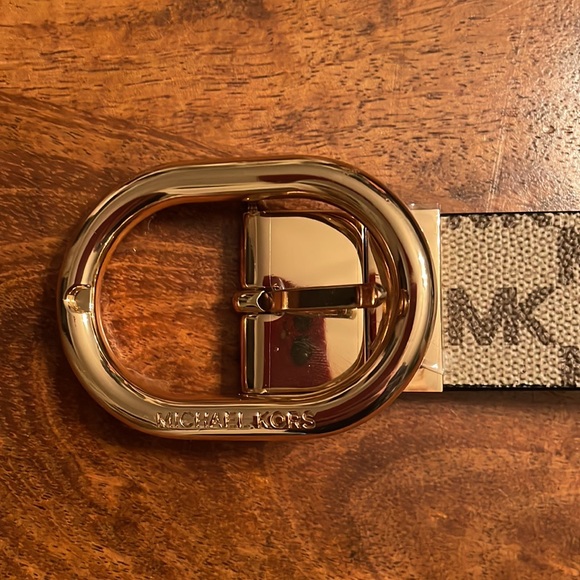 Michael Kors Reversible Belt - Picture 2 of 6